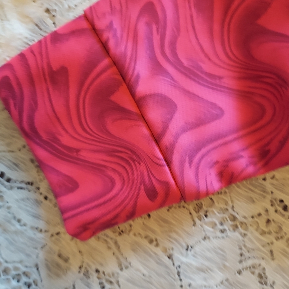 Under Armor Shirt Size 4 Girl Pink Swirl Hoodie HAS GRAY MARKS Pullover Top - Picture 12 of 16